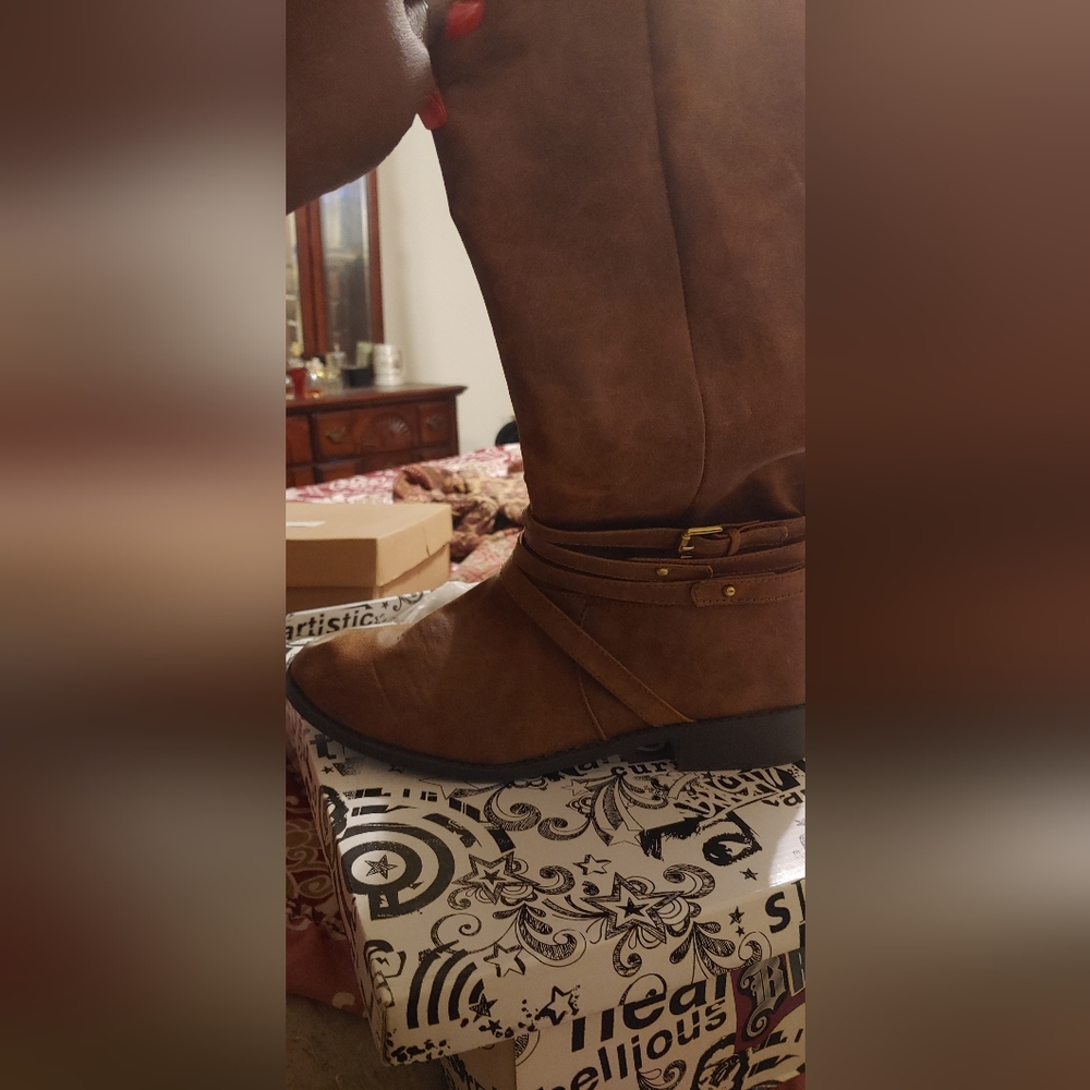 Women's Brown Tall. Leather Boots SIZE 11 W Still in the box